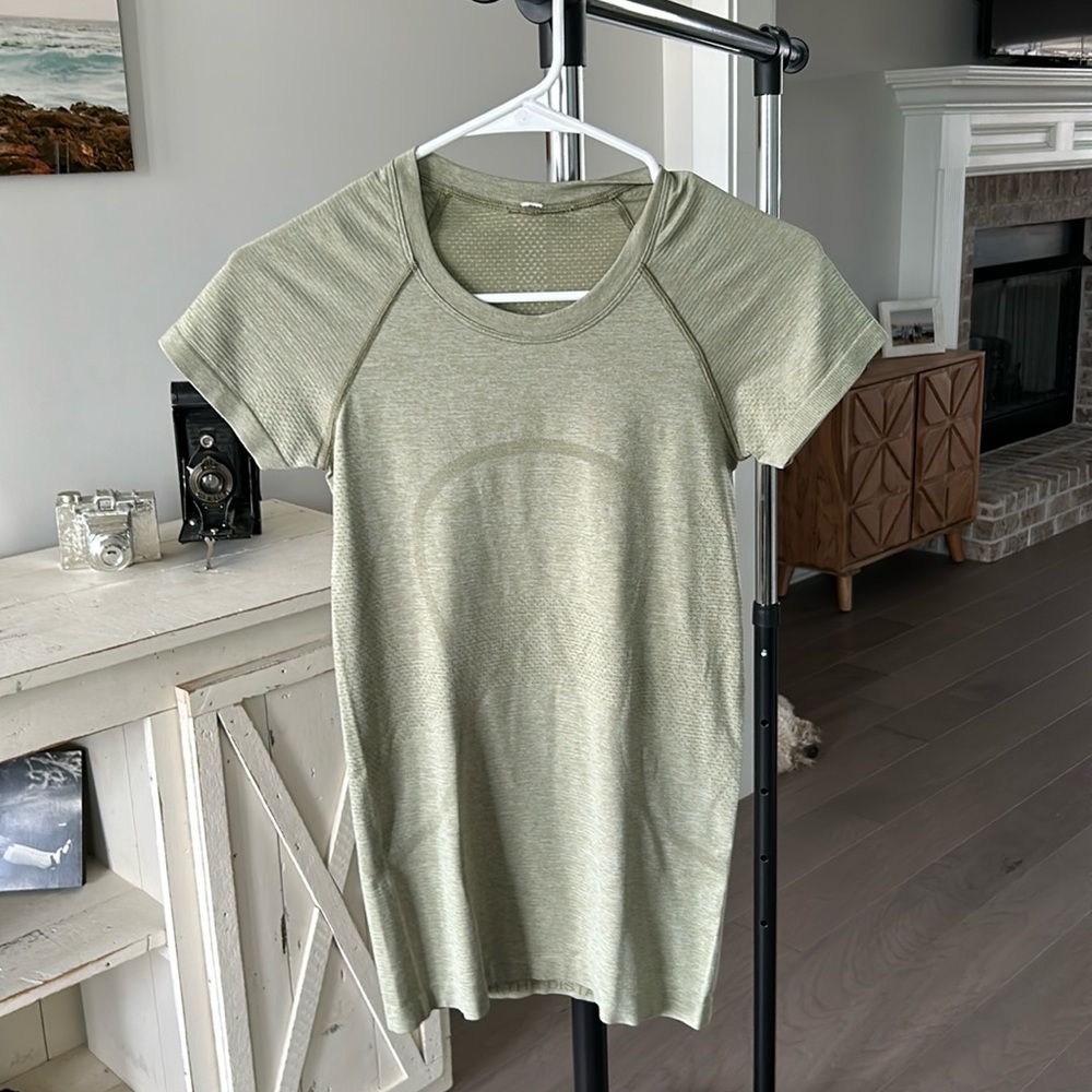 Lululemon swiftly short sleeve shirt
